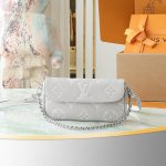 L X V Underarm bag 23.5x12x4.3cm