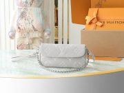 L X V Underarm bag 23.5x12x4.3cm