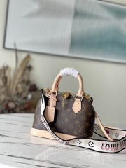 L X V Bag 23.5x17.5zx11.5cm