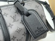 L X V Keepall Bandoulière 25 M28369 Size：25x15x11cm - Image 4