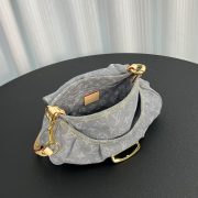 L X V Shoulder bag Size：27x18x3cm - Image 8