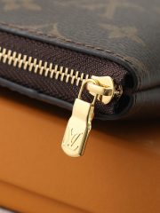 L X V Pochette ClesL Clutch bag M13561 Size：36x27.5x2cm - Image 7