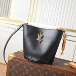 L X V Bloom Mini Hobo M27260 Size：17.5x16x11cm（Multiple colors）