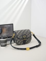 DR Bobby East-West Armpit bag  Size:22m - Image 2