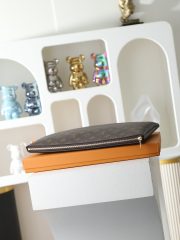 L X V Pochette ClesL Clutch bag M13561 Size：36x27.5x2cm - Image 5