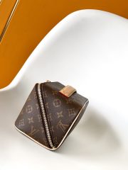 L X V TOILETRY BAG M11750 Size：24x13x13cm - Image 2