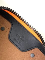 L X V Keepall Bandoulière M80201 Size:20x10x5cm - Image 9