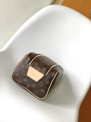 L X V TOILETRY BAG M44494 Size：28x15x16.5cm - Image 2