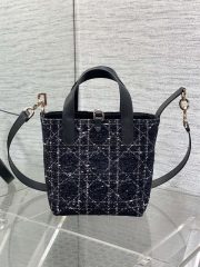 DR Handbag 18x16x12cm - Image 4