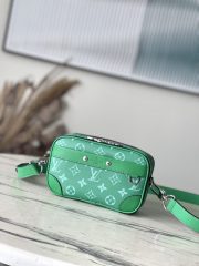 L X V  Messenger Bags Size：18.5x11x6.5cm - Image 3