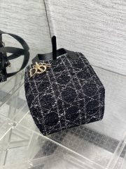 DR Handbag 18x16x12cm - Image 7