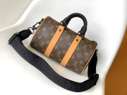L X V Keepall Bandoulière 25 M46687 Size:25x15x11cm - Image 5