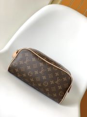 L X V TOILETRY BAG M44494 Size：28x15x16.5cm