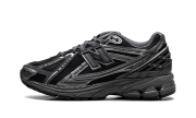 1906R "Phantom Dark Grey Metallic Silver" M1906RES